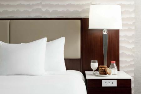 DoubleTree Suites by Hilton Phoenix - 4