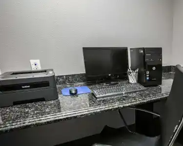 Restwell Inn & Suites I-45 North - 44