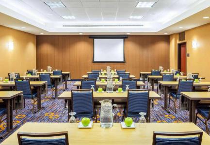 Courtyard by Marriott Houston Galleria - 18