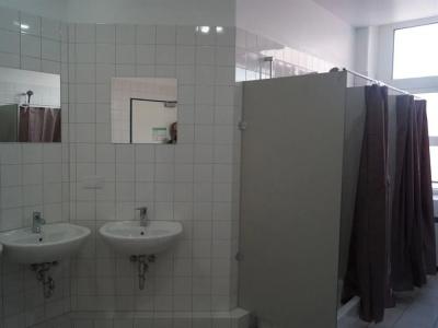 Low Budget Hostel - 8
