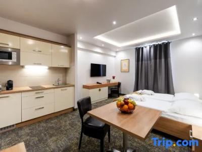 Garzon Plaza - 81
