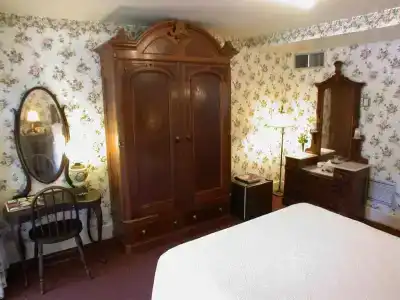 Martine Inn - 57