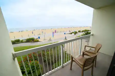 Holiday Inn Express & Suites Virginia Beach Oceanfront, An Ihg - 6