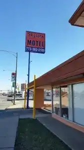 Skylark Motel - 0