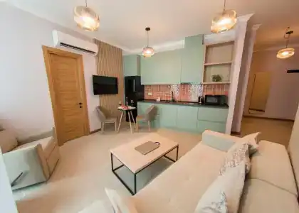 Season Suite Apart - 22