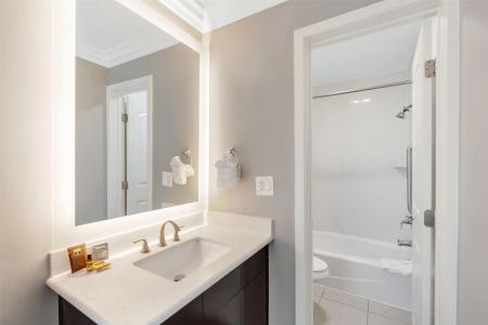 Best Western Plus La Mid-Town - 42