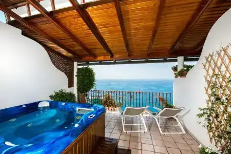 Eden Roc Suites - 302