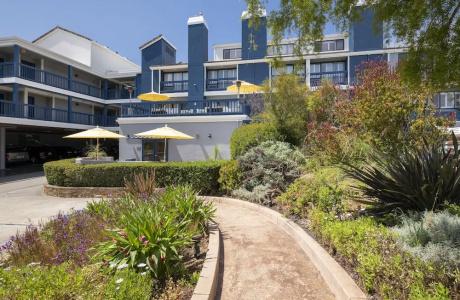 Mariposa Inn and Suites - 33