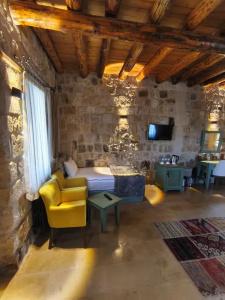 Acropolis Cave Suite - 67