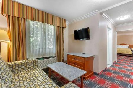 Quality Inn & Suites Oceanside Near Camp Pendleton - 51