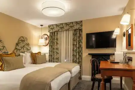 The Drayton Court - 100