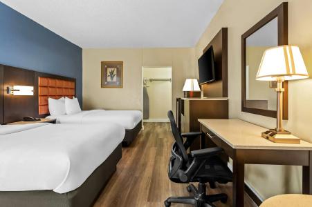 Quality Inn Airport - Cruise Port - 58