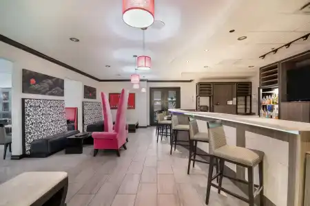 Hawthorn Suites by Wyndham - 27