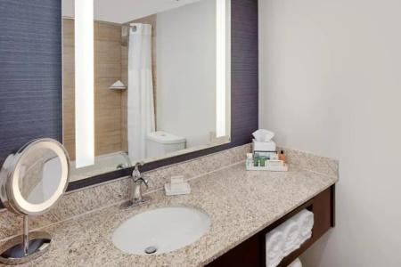 Hilton Nashville Airport - 5