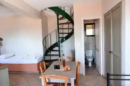Nisea Samos - 23