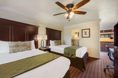 Clarion Collection Oaks Inn - 30