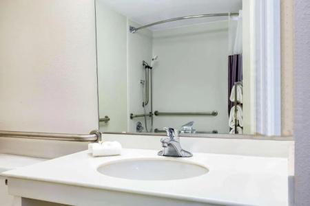 La Quinta by Wyndham Austin Southwest - 46