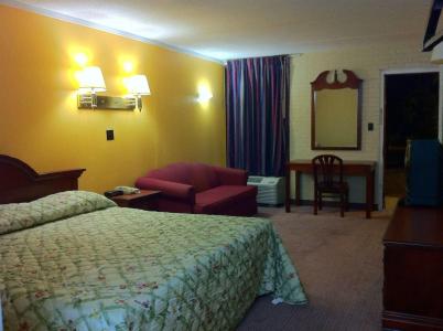 Budget Inn - 1