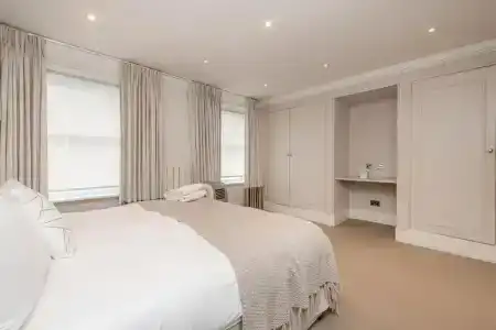 Queensgate Court - 255