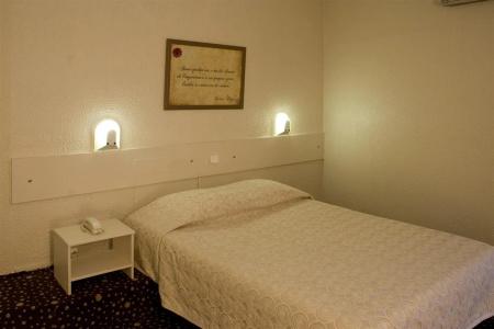 Ours Blanc - Place Victor Hugo - 15