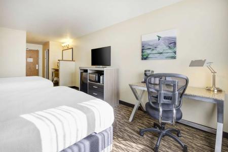 Best Western Plus Peppertree Airport Inn - 45