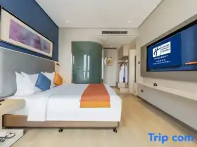 Holiday Inn Express Chongqing Guanyinqiao , an IHG - 80