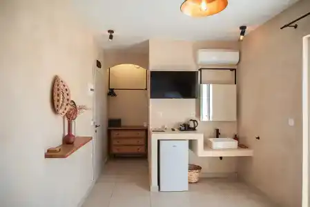 Atma Beach Rooms & Suites - 18
