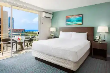 Courtyard by Marriott Waikiki Beach - 53