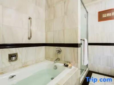Renaissance Riverside Saigon - 47