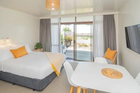 Whispering Sands Beachfront - 14