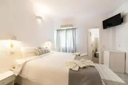 Artemis Suites - 104