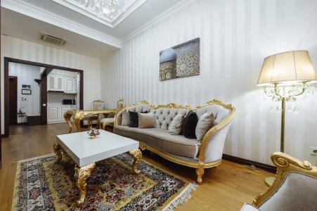 Royal Residence - 305