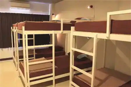Ananas Phuket Central Hostel - 17