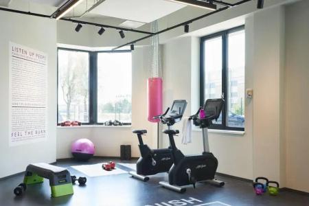 Moxy Amsterdam Schiphol Airport - 9