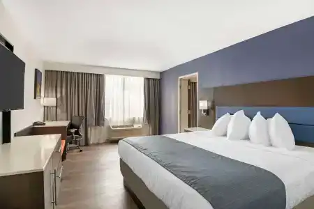 Best Western Premier City Gateway - 40