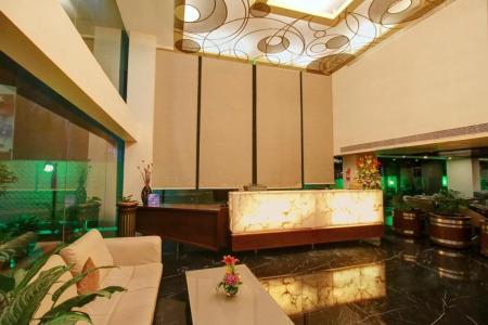 Monarch Luxur - Infantry Road - 1