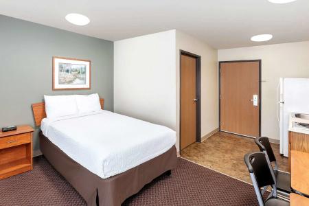 WoodSpring Suites - 14