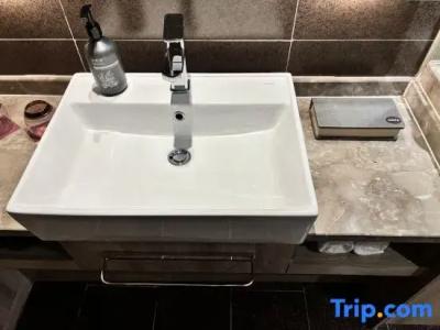 Atour Xi'an Gaoxin Tangyan Road Branch - 116