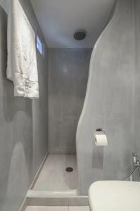 Dimitra - 25