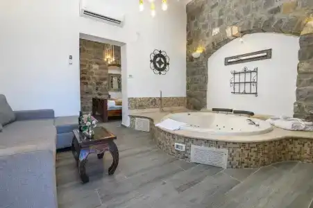 Shirat Hayam Boutique - 8