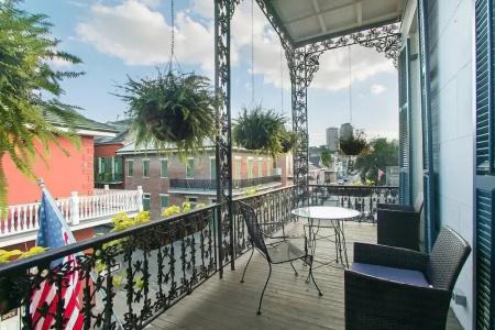 Lafitte & Bar - 81