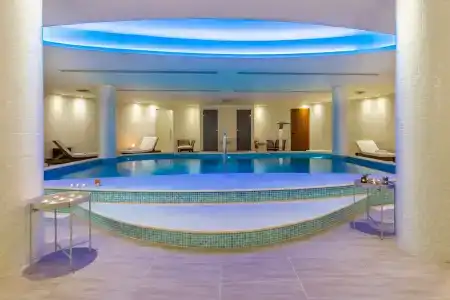 Elysian Luxury and Spa - 11