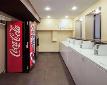 Quality Inn Airport East - 2