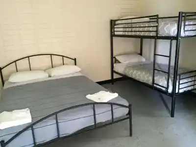 Adelaide Backpackers and Travellers Inn - 2