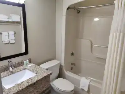 Quality Inn - 7
