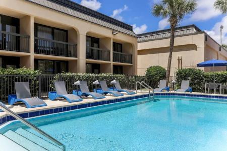 Hampton Inn - 20