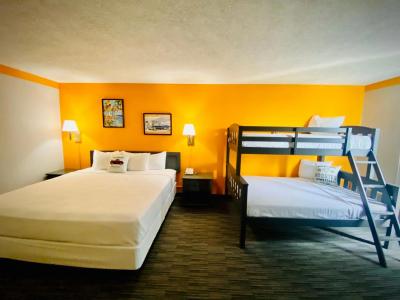 Days Inn by Wyndham Los Angeles - 2