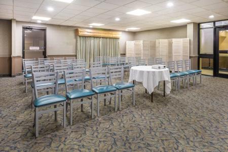 Ramada Plaza by Wyndham Virginia Beach - 19