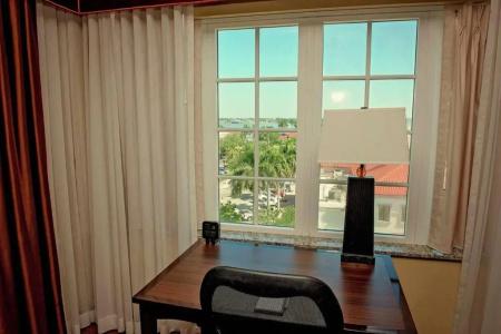 Hampton Inn & Suites - 27