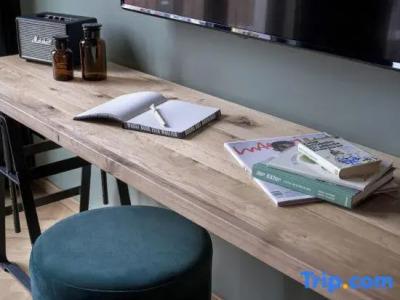 Gekko House Frankfurt, a Tribute Portfolio - 40